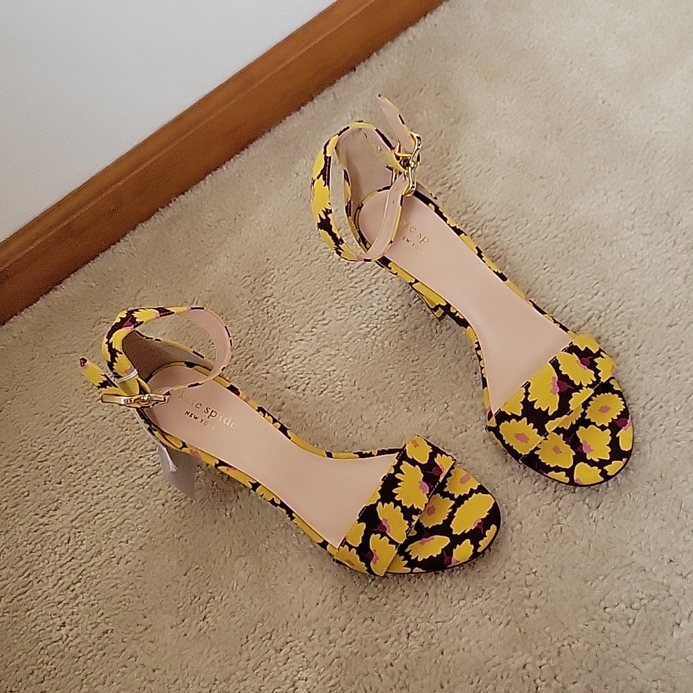 Yellow flower high heels